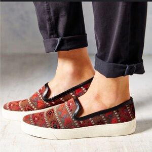 Sam Edelman Womens Becker Slip-on Sneakers Red Aztec Tribal Print Grunge | 11M